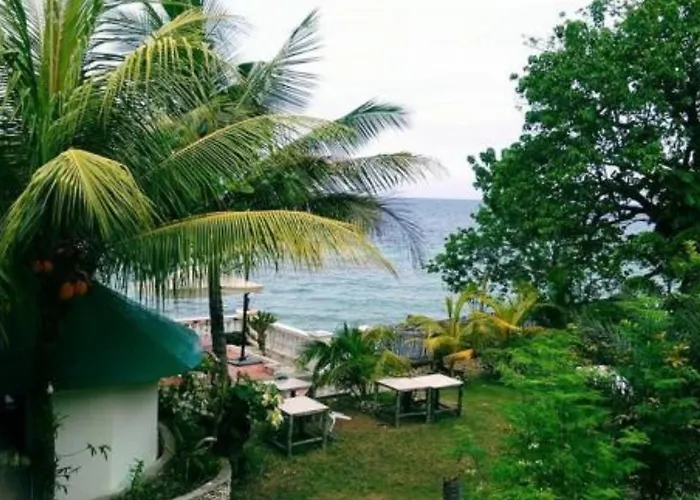 Hostel Cruz-phillips Lodging Badian